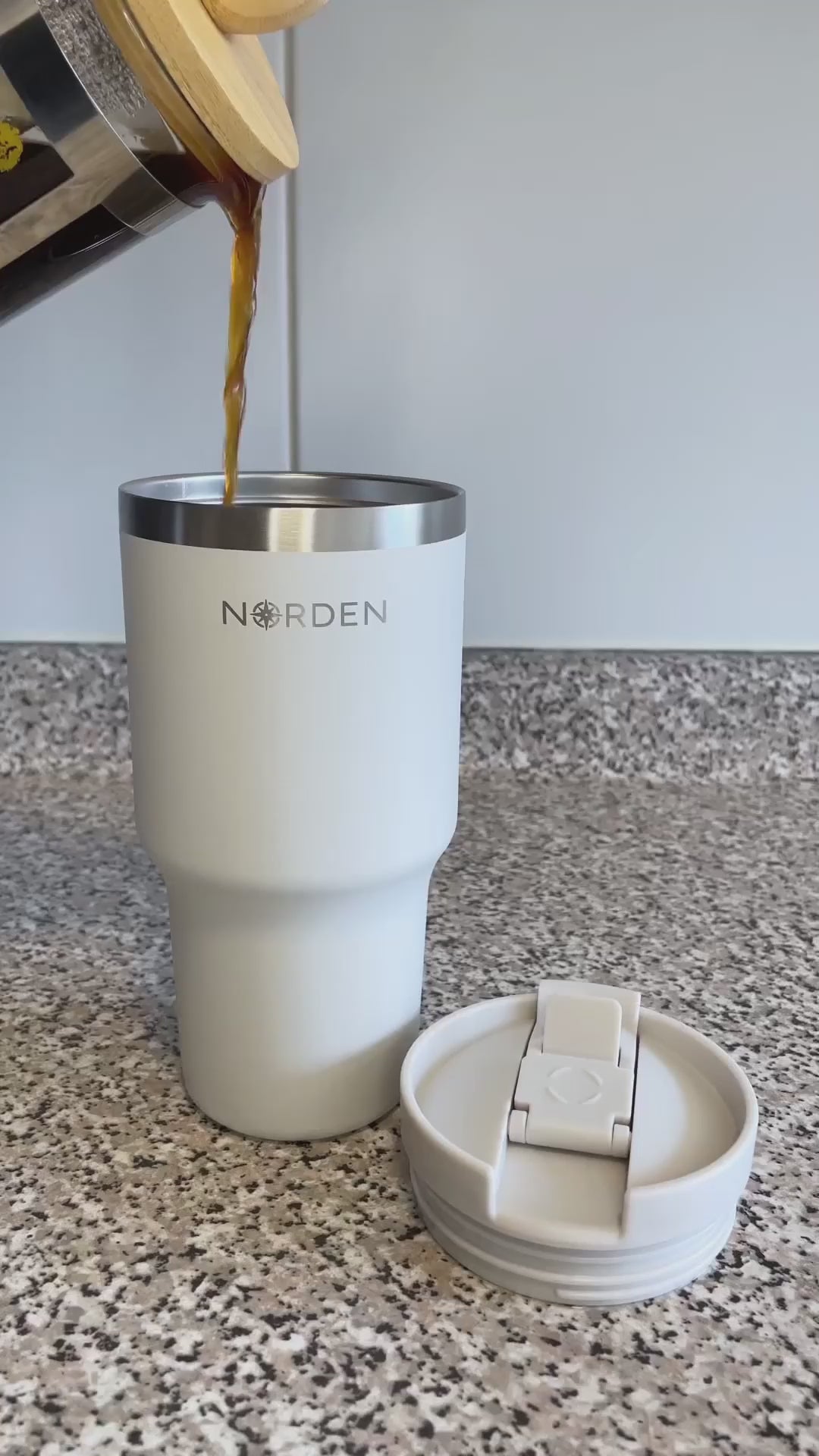 Mug Térmico Tumbler Leak-Proof Soft Sand 591 ml Norden 1 un
