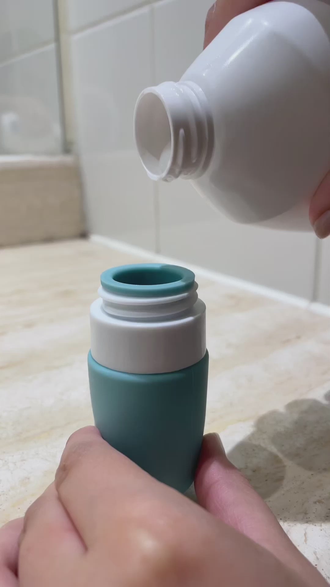 Set 9 Botellas de Viaje de Silicona con Estuche Voyara 1 un